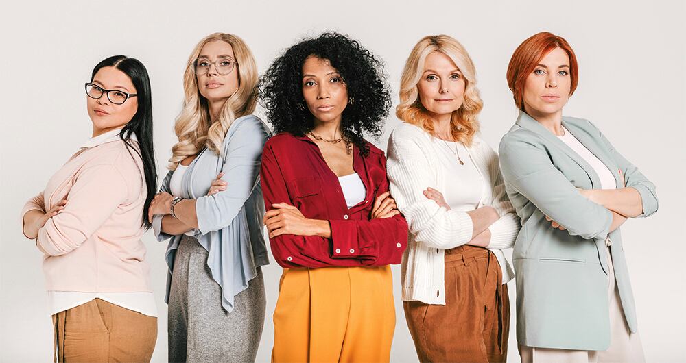 Una de las definiciones de matriarcado de la RAE es: predominio o fuerte ascendiente femenino en una sociedad o grupo. 