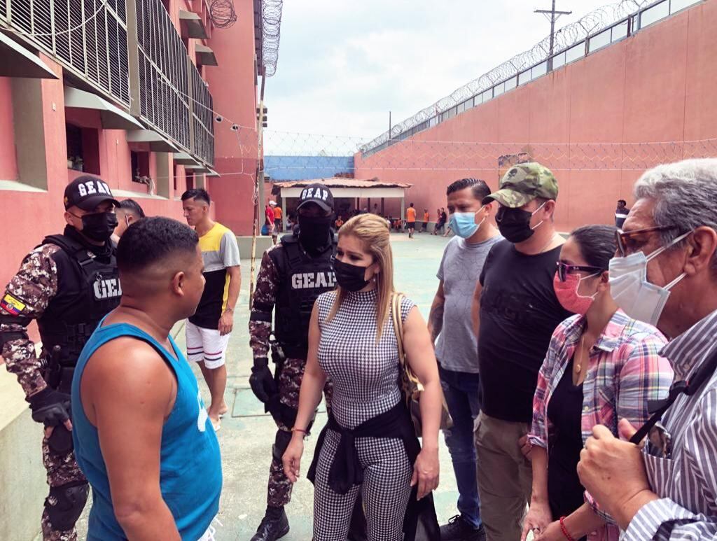 Claudia Milena Garzón visita una de las cárceles de Ecuador