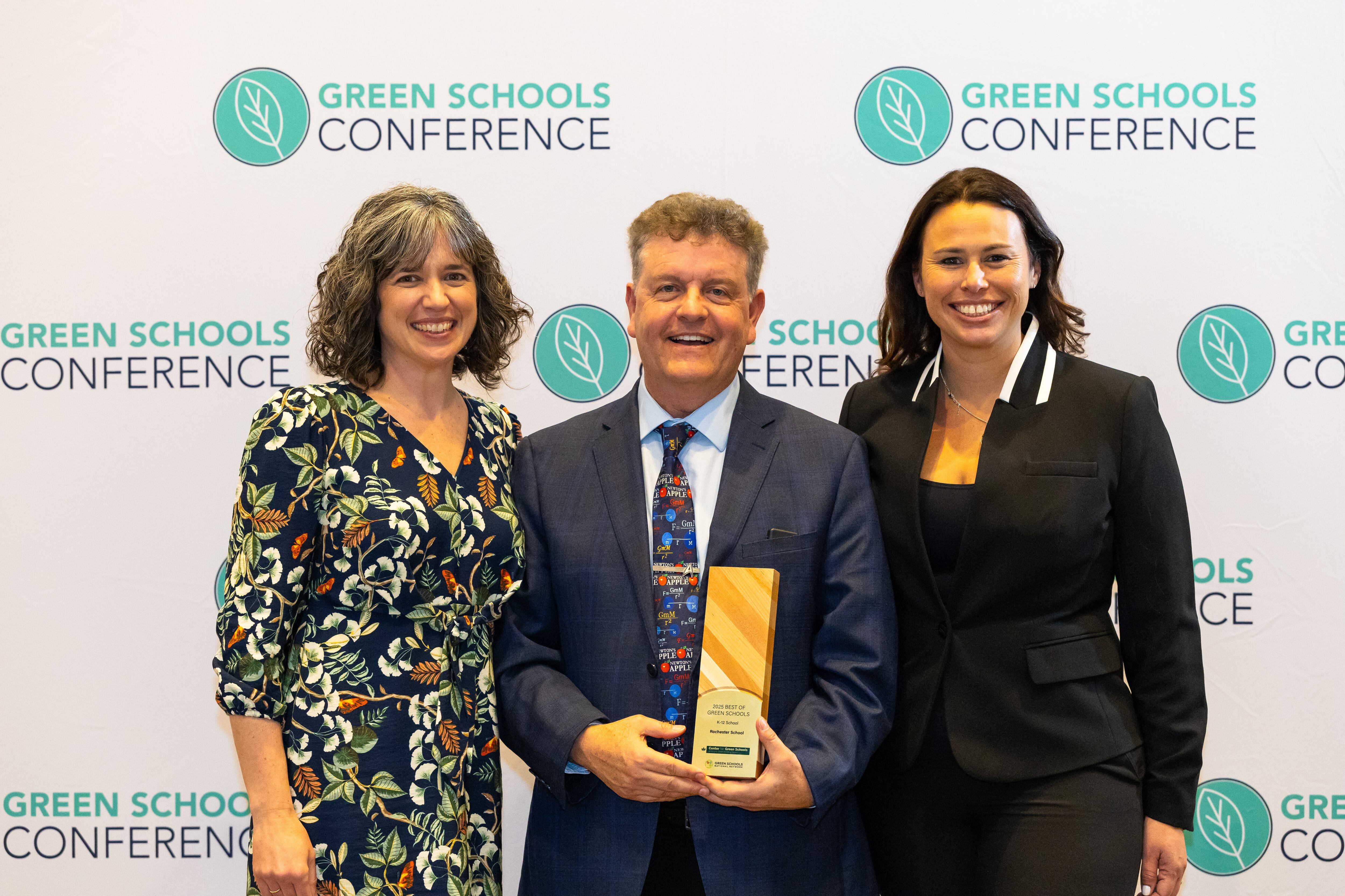 El Colegio Rochester fue destacado en marzo de 2025 como el Colegio Más Sostenible en el marco de los reconocimientos 2025 Best of Green Schools.