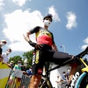 El campeón nacional de Bélgica Wot Van Aert del Jumbo Visma en la salida de la etapa 19