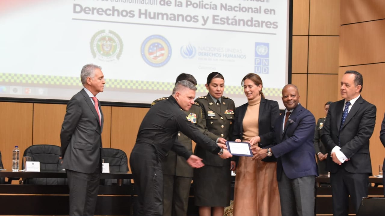 El director de la Policía, el general Henry Sanabria, aseguró que el Esmad no se acabaría