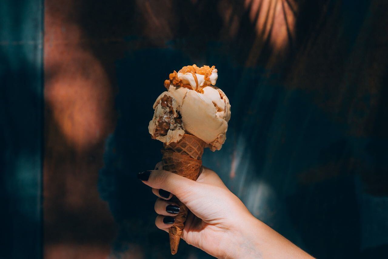 El helado de caramelo salado es uno de los tantos sabores innovadores de Amor-acuyá.
