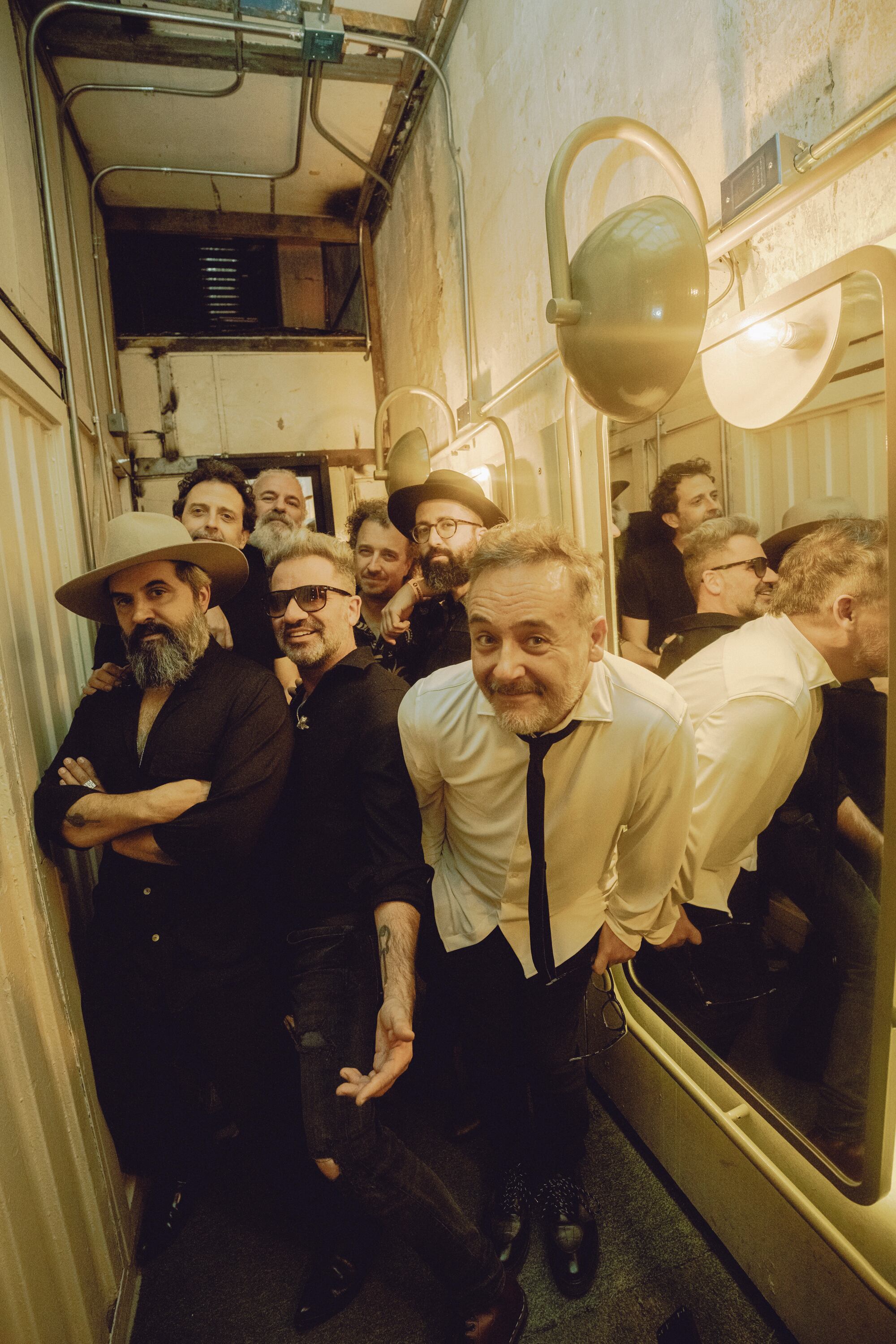 Love of Lesbian regresó por cuarta vez a Bogotá. Lo hizo en su 'La hermandad tour', en el que presenta su nuevo trabajo ‘Ejército de salvación’. El concierto tuvo lugar en The Bonfire, en Bogotá. Foto: Lina Botero - Love of Lesbian