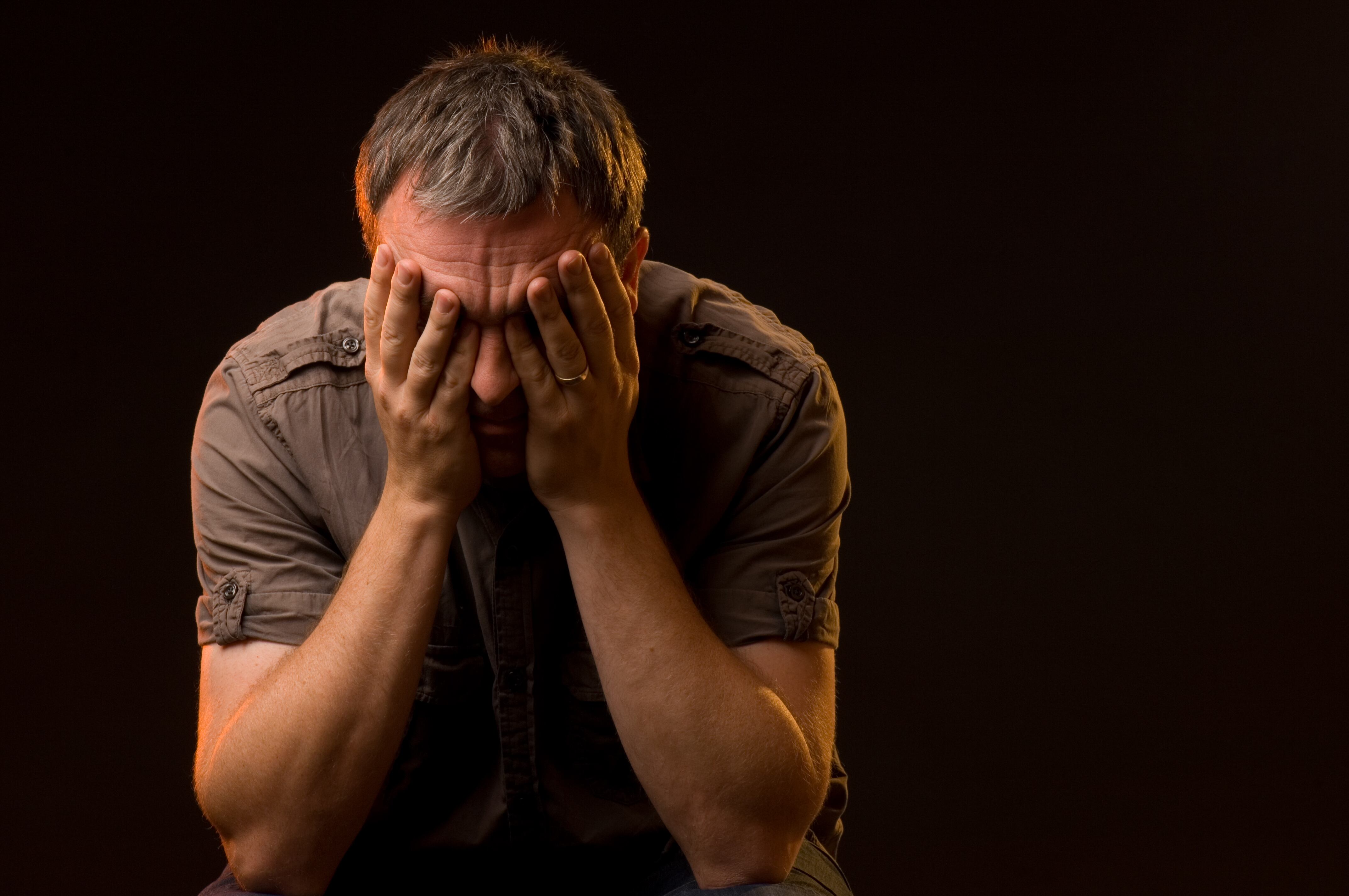 hombre desesperado. Disfunción eréctil