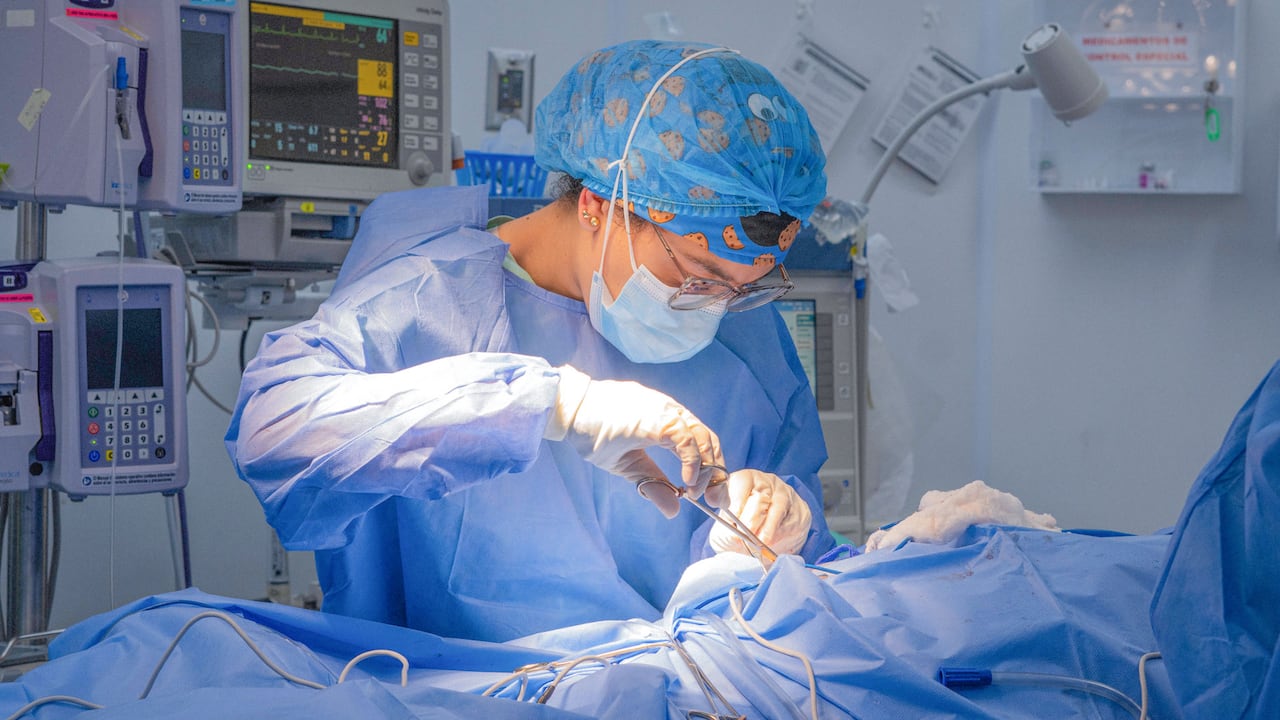 Odontectomía transoral en el HIC