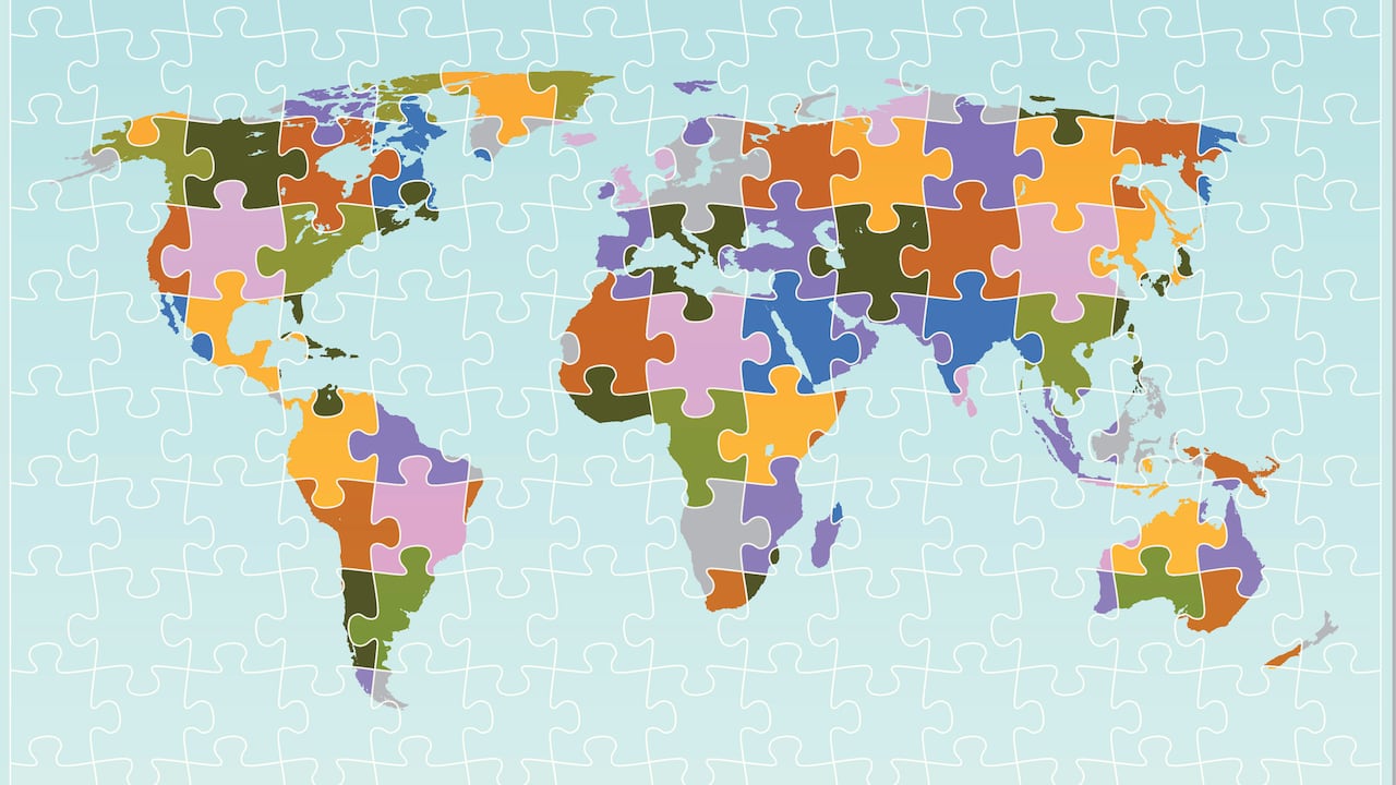 Foto de referencia del mapamundi en rompecabezas