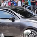 El vehículo que conducía la mujer quedó con tres impactos de bala.