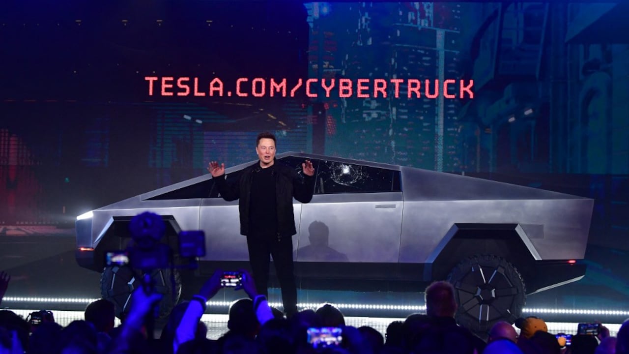 Elon Musk, CEO de Tesla, presentó su camioneta eléctrica Cybertruck.