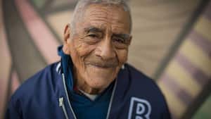 Este hombre comenzó a estudiar a los 79 años.