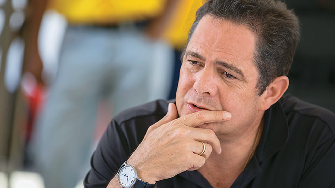 Hasta ahora el silencio de Germán Vargas sobre el proceso de paz le ha servido, pues ha sido bien recibido por los uribistas y no ha ofendido a los santistas.