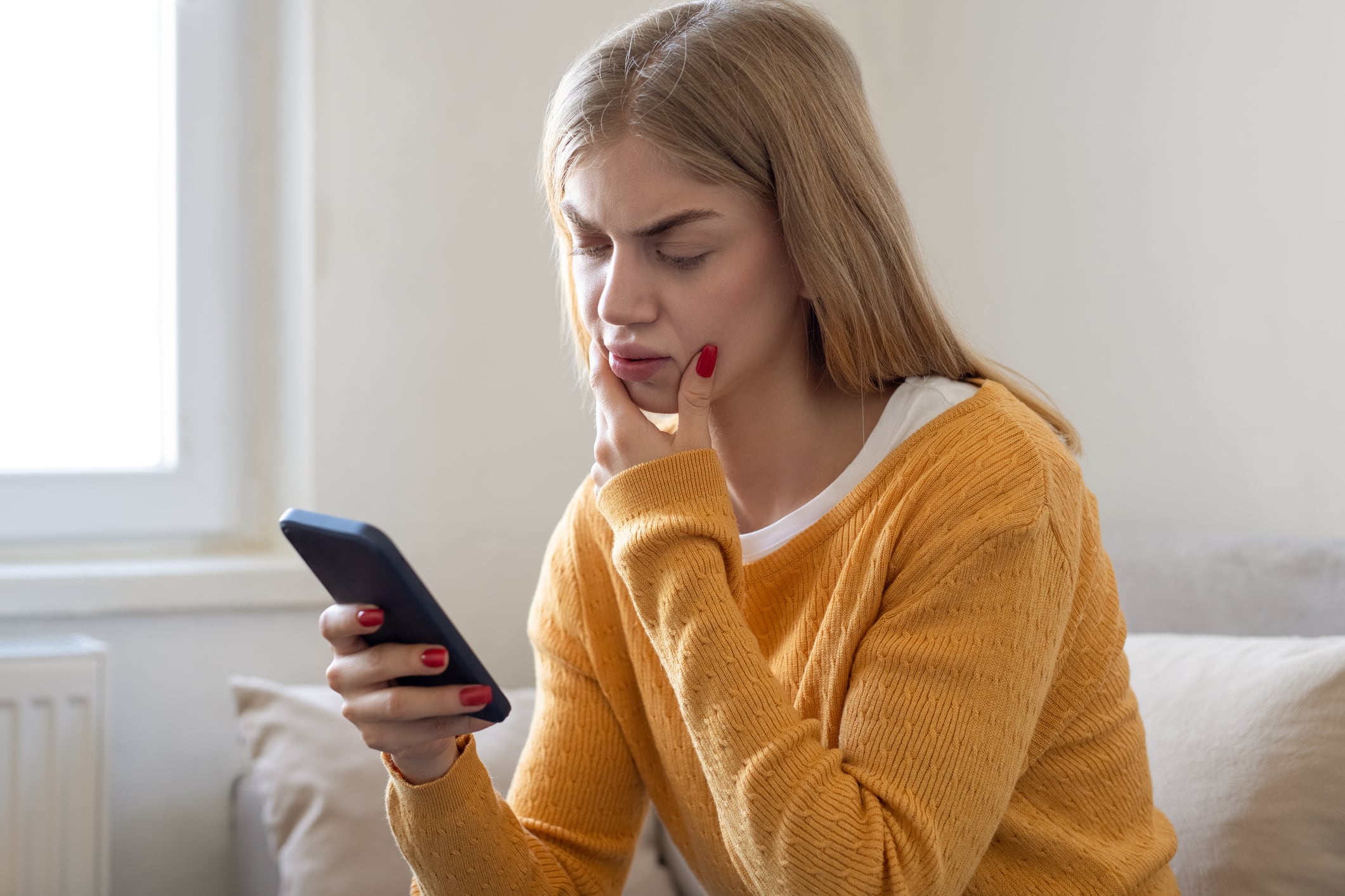 El SIM Swapping, también conocido como “duplicado de SIM”, es una técnica de fraude que consiste en duplicar de manera ilegal la tarjeta SIM de su móvil.