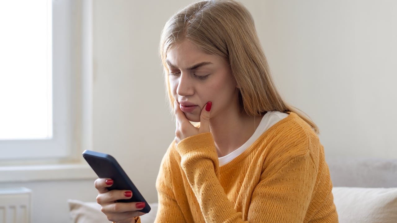 El SIM Swapping, también conocido como “duplicado de SIM”, es una técnica de fraude que consiste en duplicar de manera ilegal la tarjeta SIM de su móvil.