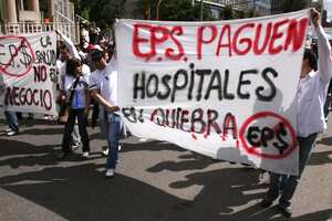 Según los promotores de la movilización, la deuda de las entidades promotoras de salud (EPS) con la Red Hospitalaria del Distrito supera los 260.000 millones de pesos,