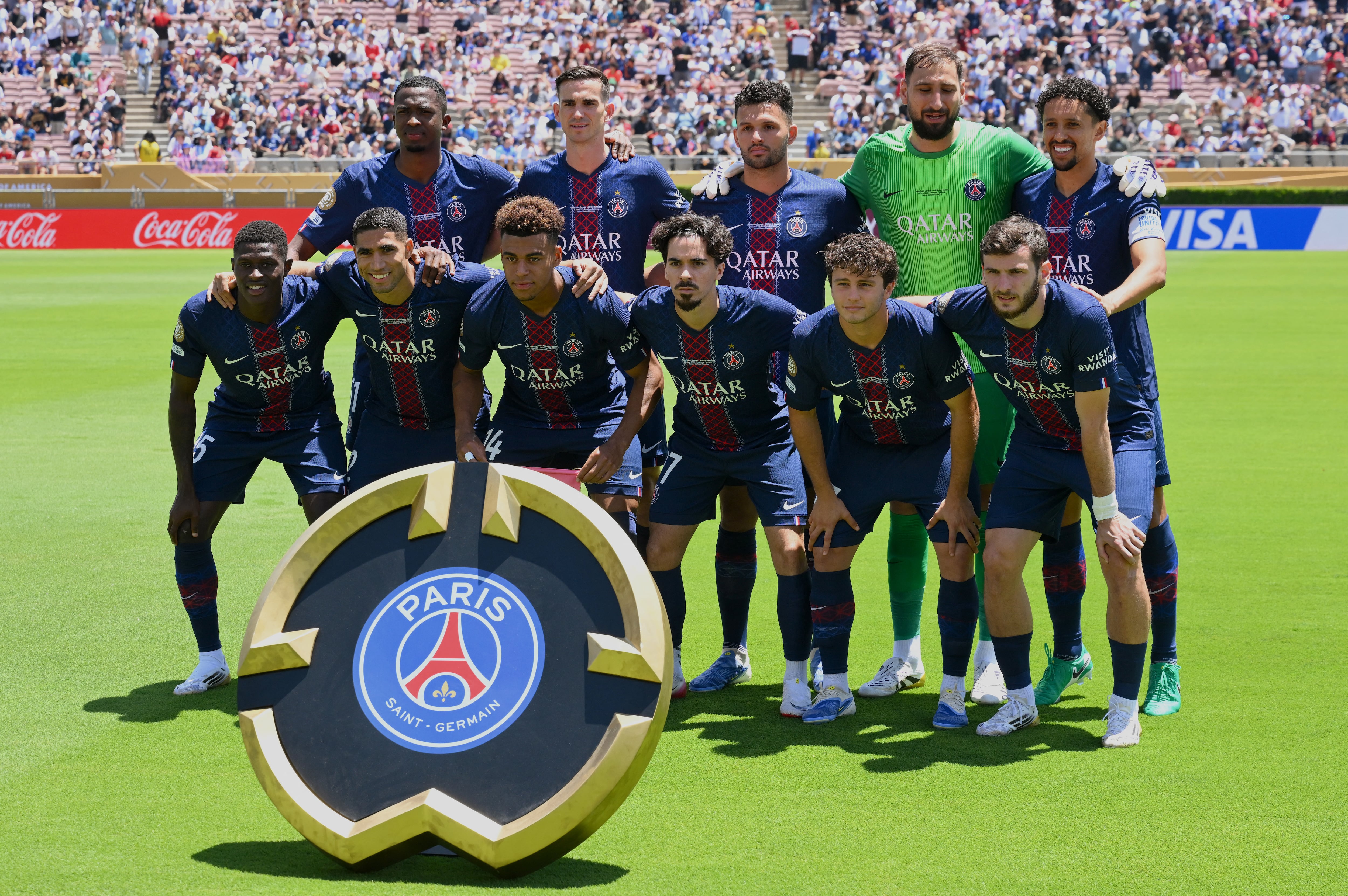 Los jugadores del PSG posan antes del partido del Grupo B del Mundial de Clubes 2025 entre el París Saint-Germain de Francia y el Atlético de Madrid de España en el estadio Rose Bowl de Los Ángeles el 15 de junio de 2025.