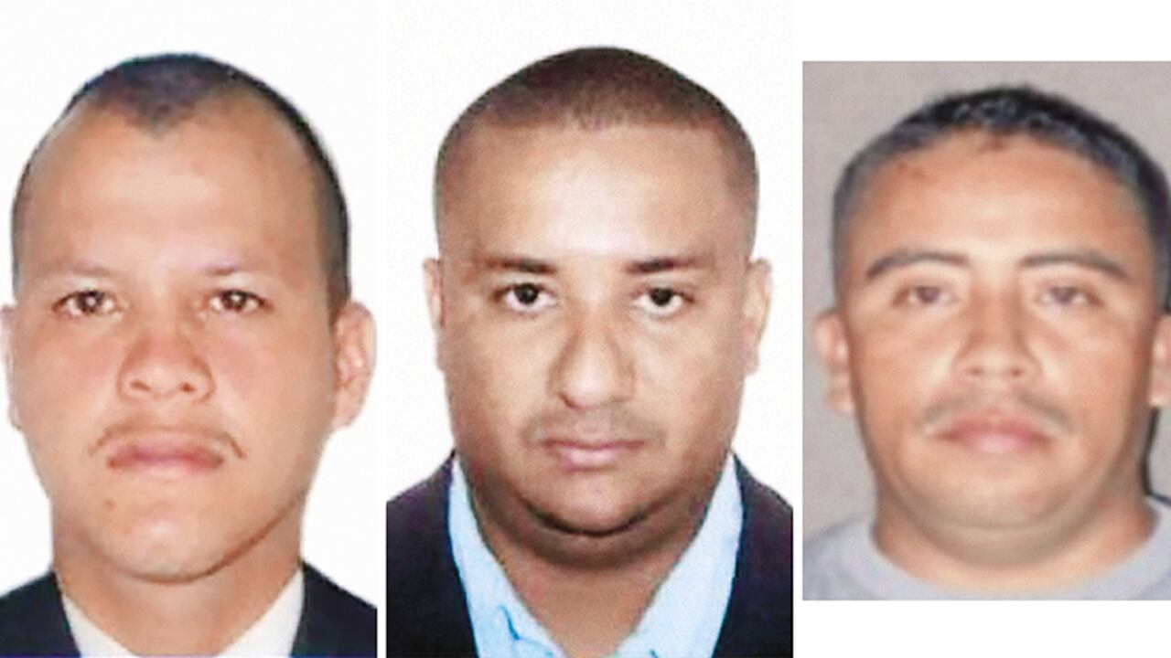 De izquierda a derecha, Wilmer Antonio Giraldo, alias Siopas, asesinado por sus socios; Jesús Ávila Villadiego, alias Chiquito Malo, y José Gonzalo Sánchez, alias Gonzalito, cabecillas del Clan del Golfo. Aunque hay un enfrentamiento entre ellos, están alineados con la negociación.