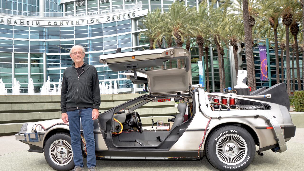 Christopher Lloyd, actor que interpretó al doctor Brown en Volver al futuro canceló su presentación en la Comic Con en Bogotá.