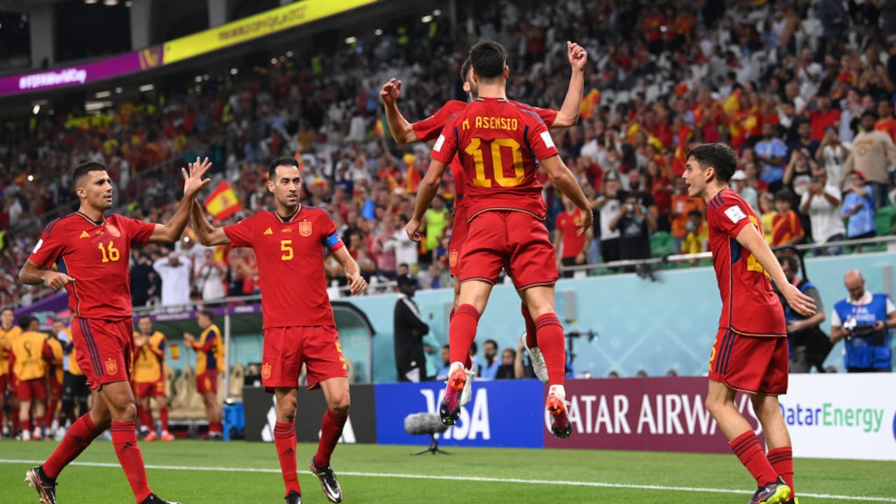DOHA, QATAR - NOVEMBER 23: Marco Asensio of Spain celebrates with team mates after scoring during the FIFA World Cup Qatar 2022 Group E match between Spain and Costa Rica at Al Thumama Stadium on November 23, 2022 in Doha, Qatar. (Photo by Stu Forster/Getty Images)