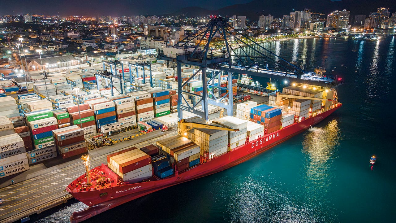 Martínez representó a tres empresas y buscaba revertir los actos administrativos de la Dian, que incautó y restringió el ingreso de textiles que venían de China y Panamá. 
