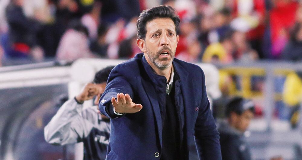 Jorge Bava, técnico de Santa Fe, asumió en marzo de 2025. Contra todo pronóstico, llevó al equipo a la final. 
