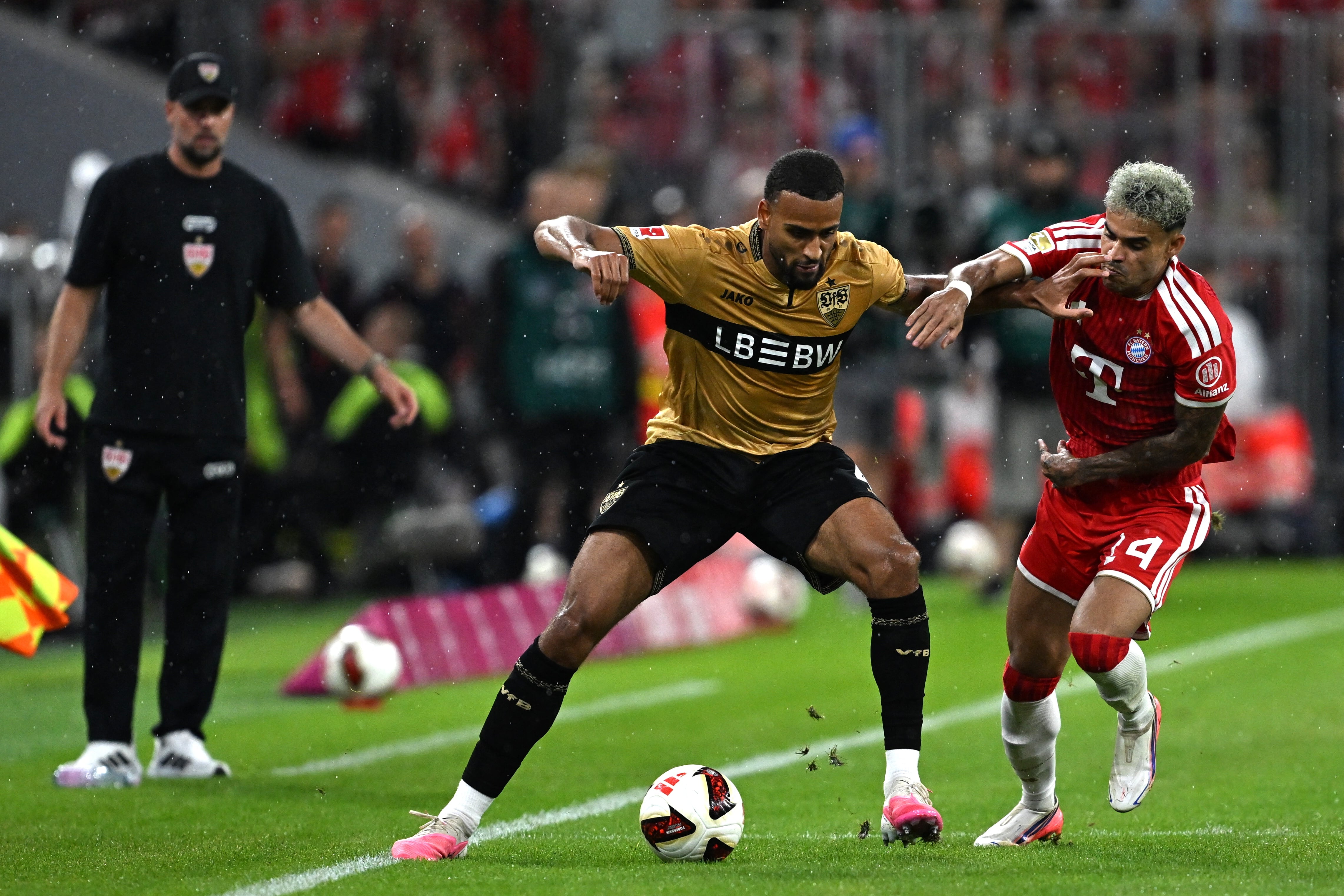 Luis Díaz en la fecha 1 de Bundesliga enfrentándose con Bayern Múnich a Stuttgart