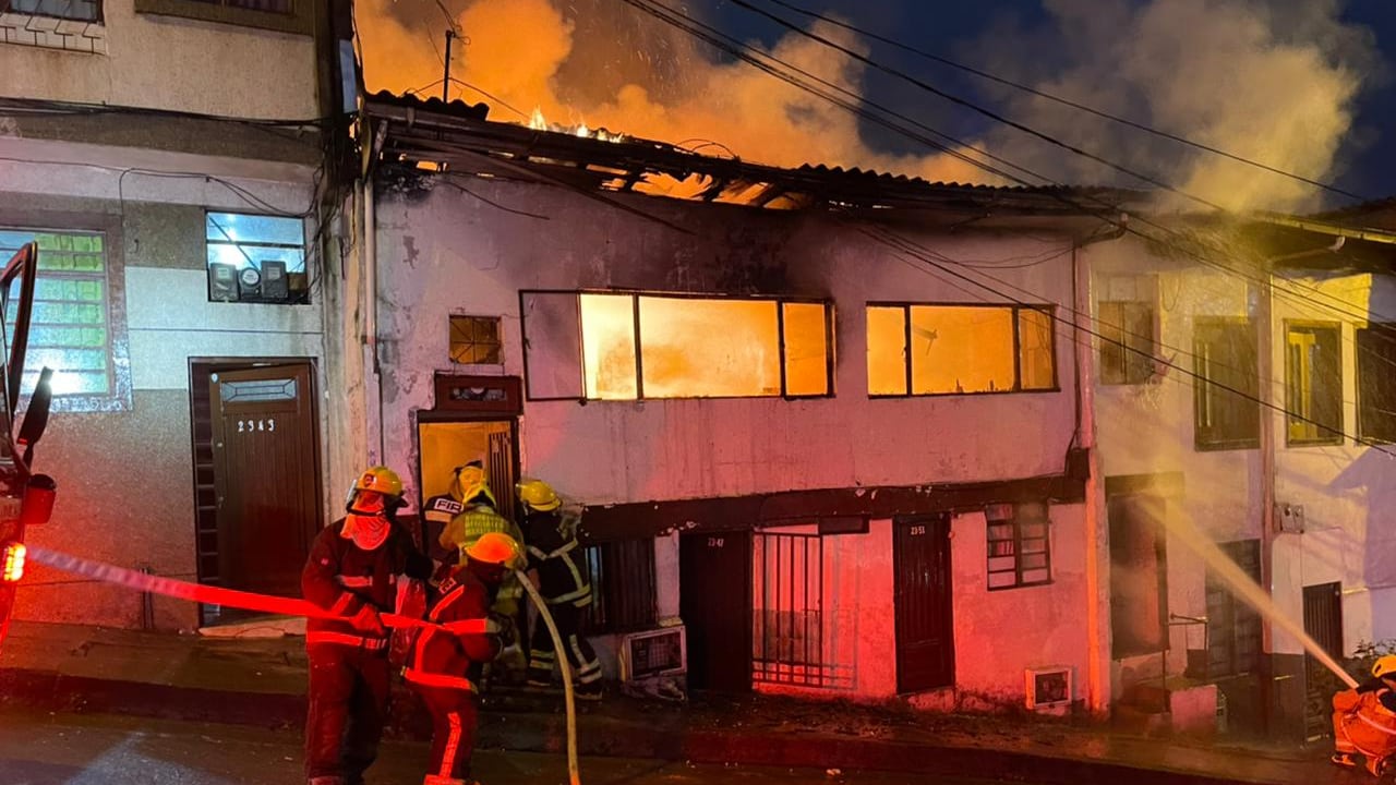 La casa en donde se originó el incendio quedó en perdida total.