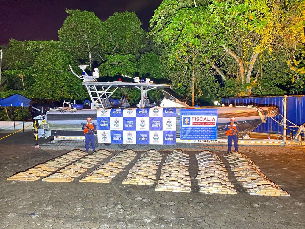 Operativos coordinados por la Armada permiten incautación que afecta finanzas de organizaciones delincuenciales.