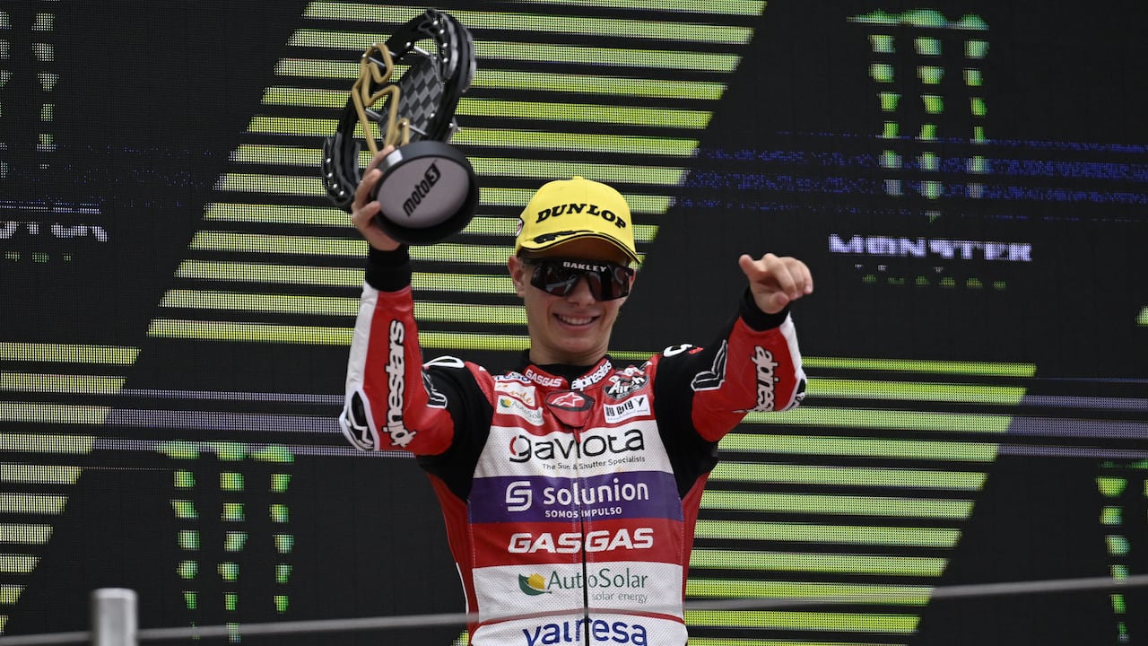 David Alonso celebrando su segunda victoria en el MOTO M3