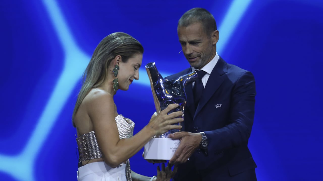Barcelona's Alexia Putellas, left, is given her trophy from UEFA president Aleksander Ceferin as women's player of the year during the soccer Champions League draw ceremony in Istanbul, Turkey, Thursday, Aug. 25, 2022. (AP/Emrah Gurel)