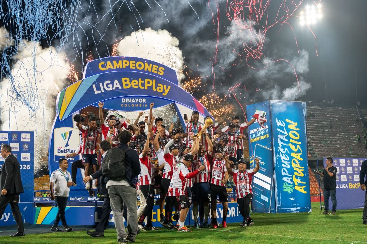 Junior celebra su estrella número 12