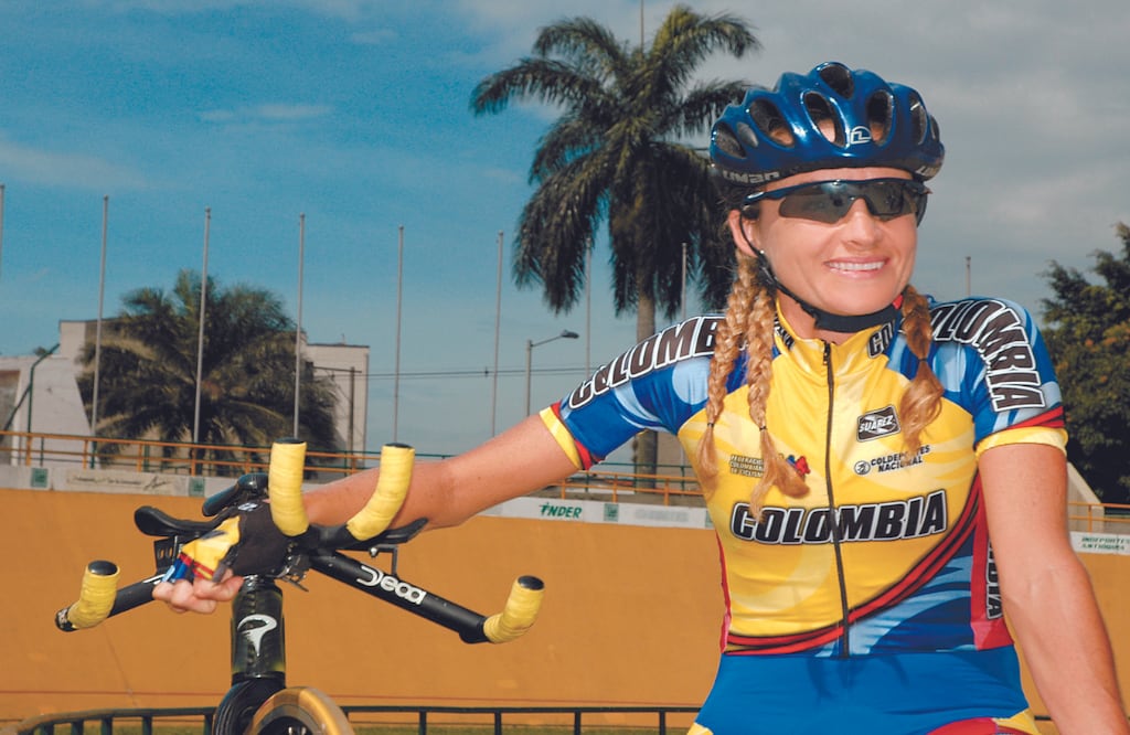En el año en que los olímpicos volvieron a su cuna, Atenas 2004, la pesista Carmenza Delgado fue la abanderada. Cuatro años más tarde en Pekín el turno fue para la ciclista María Luisa Calle, ganadora de medalla de bronce en la prueba por puntos en Atenas. Más de 30 medallas en diferentes competiciones hacen parte del destacado palmares de Calle. En Pekín la delegación colombiana logró tres medallas, dos de plata y un bronce con los deportistas Diego Salazar, Leidy Solís (halterofilia) y Jackeline Rentería (lucha). Foto: German Montes
