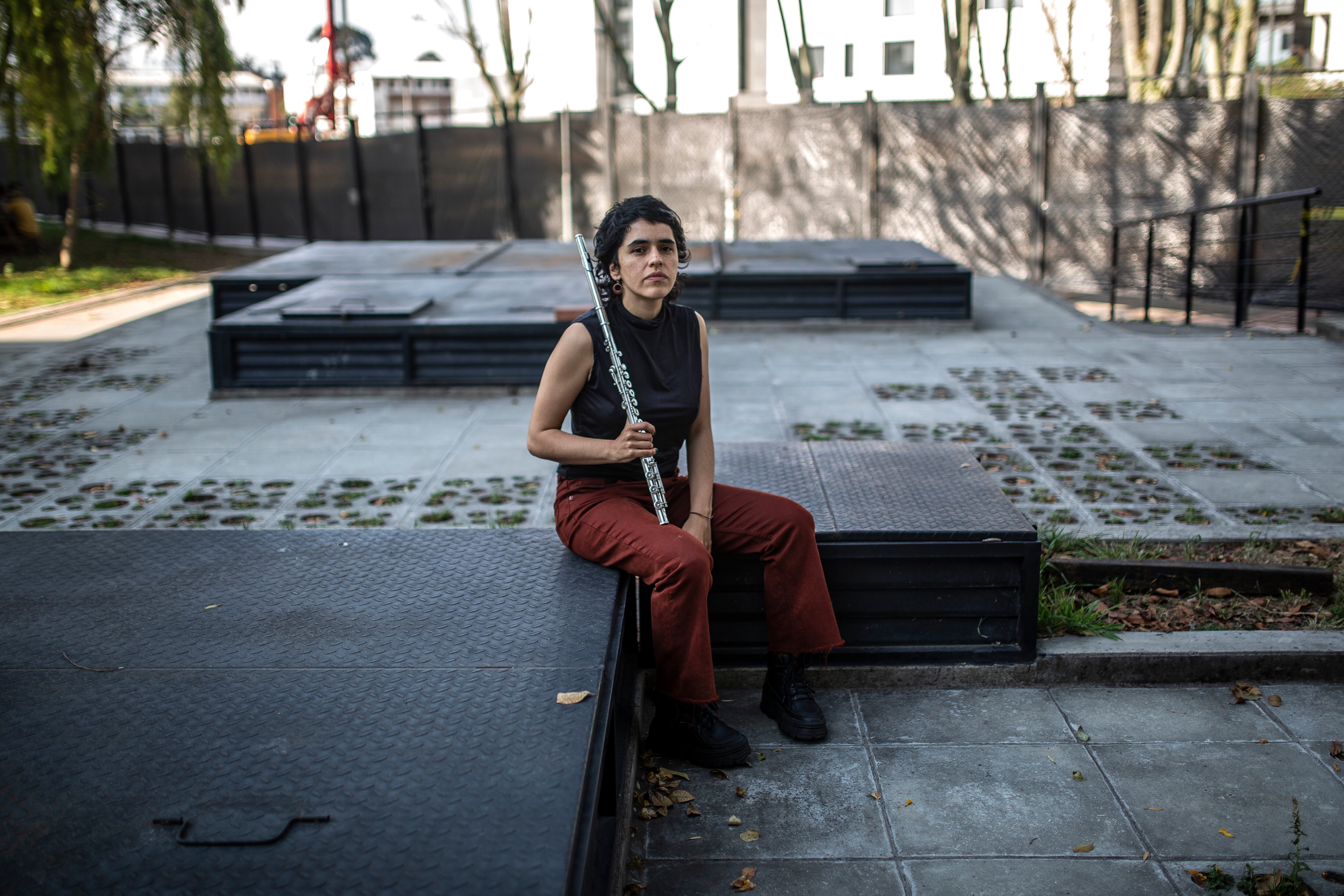 Anamaría también hizo parte de la Big Band Femenina de Bogotá junto a destacadas artistas como Gina Savino, Francy Montalvo, Urpi Barco, Esther Rojas.