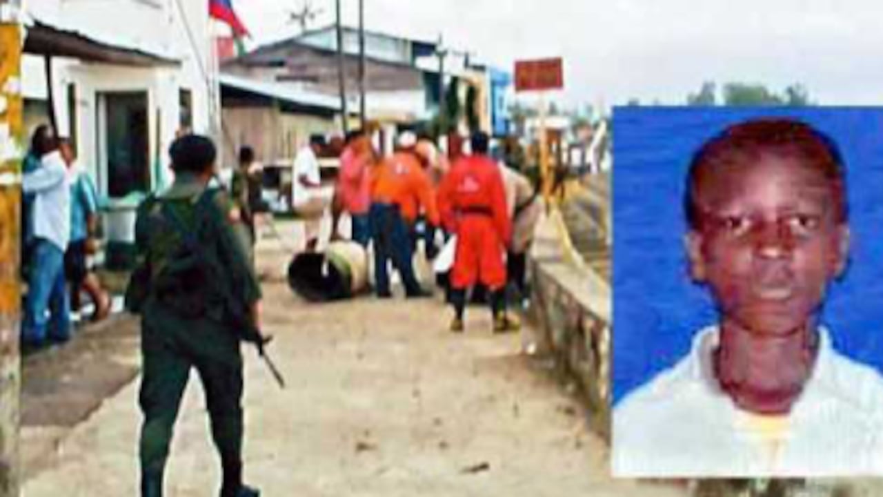 El Charco, Nariño está a orillas del río Tapaje y a media hora del océano Pacífico. Su posición estratégica lo ha convertido en un trofeo codiciado por los grupos ilegales.
Heriberto, de 12 años, hacía parte de una familia numerosa y de escasos recursos. Muchas veces tenía que ir a estudiar sin almorzar. Cursaba tercero de primaria y le gustaban las matemáticas.