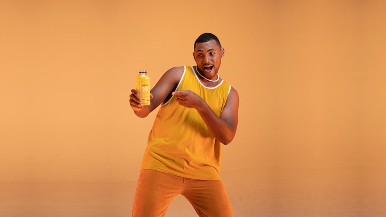 HidraTAO viene enriquecida con agua de coco y electrolitos.