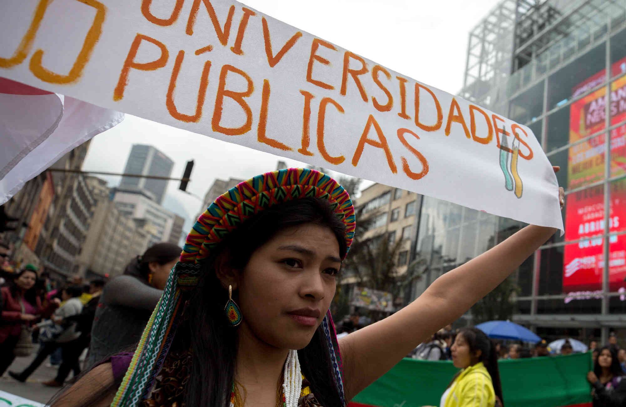 La defensa de las intituciones públicas movilizó a miles de estudiantes. Hasta el corazón de Bogotá llegaron para exigirle al gobierno que no deje morir las universidades estatale Daniel Reina / SEMANA