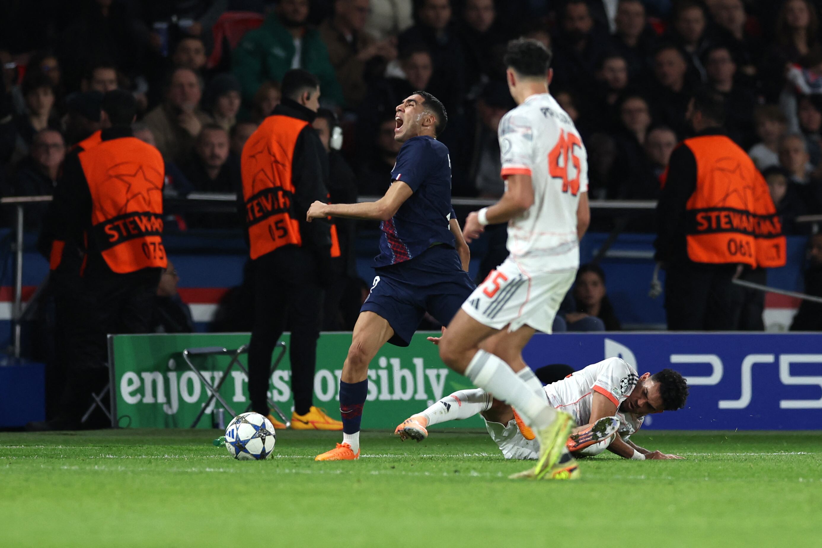 Luis Díaz en el momento justo de la lesión de Achraf Hakimi