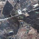 Esta imagen de satélite Maxar tomada y publicada el 28 de febrero de 2022 muestra parte de un convoy militar en el sur de Ivankiv, Ucrania. Según las imágenes recopiladas por Maxar, el gran convoy militar visto al norte de Kiev se extiende desde cerca del aeropuerto Antonov en el sur hasta el extremo norte del convoy cerca de Prybirsk.