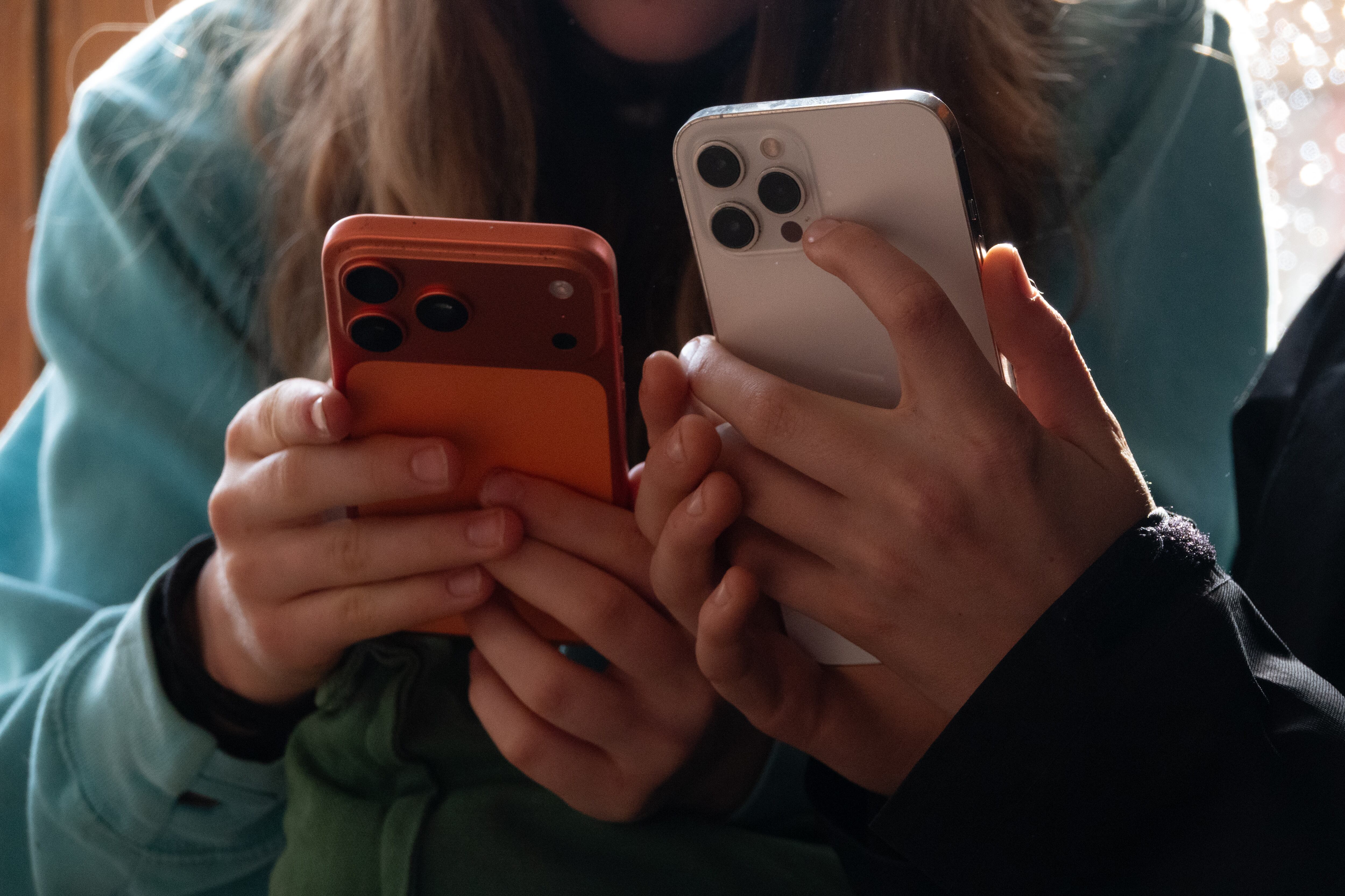 Se destacan efectos negativos asociados al uso prolongado desde edades tempranas.