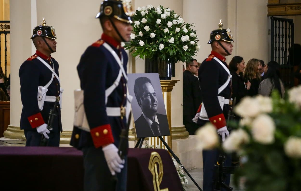 En la Catedral Primada de Colombia, se adelanta la eucaristía de honras fúnebres de Germán Vargas Lleras.