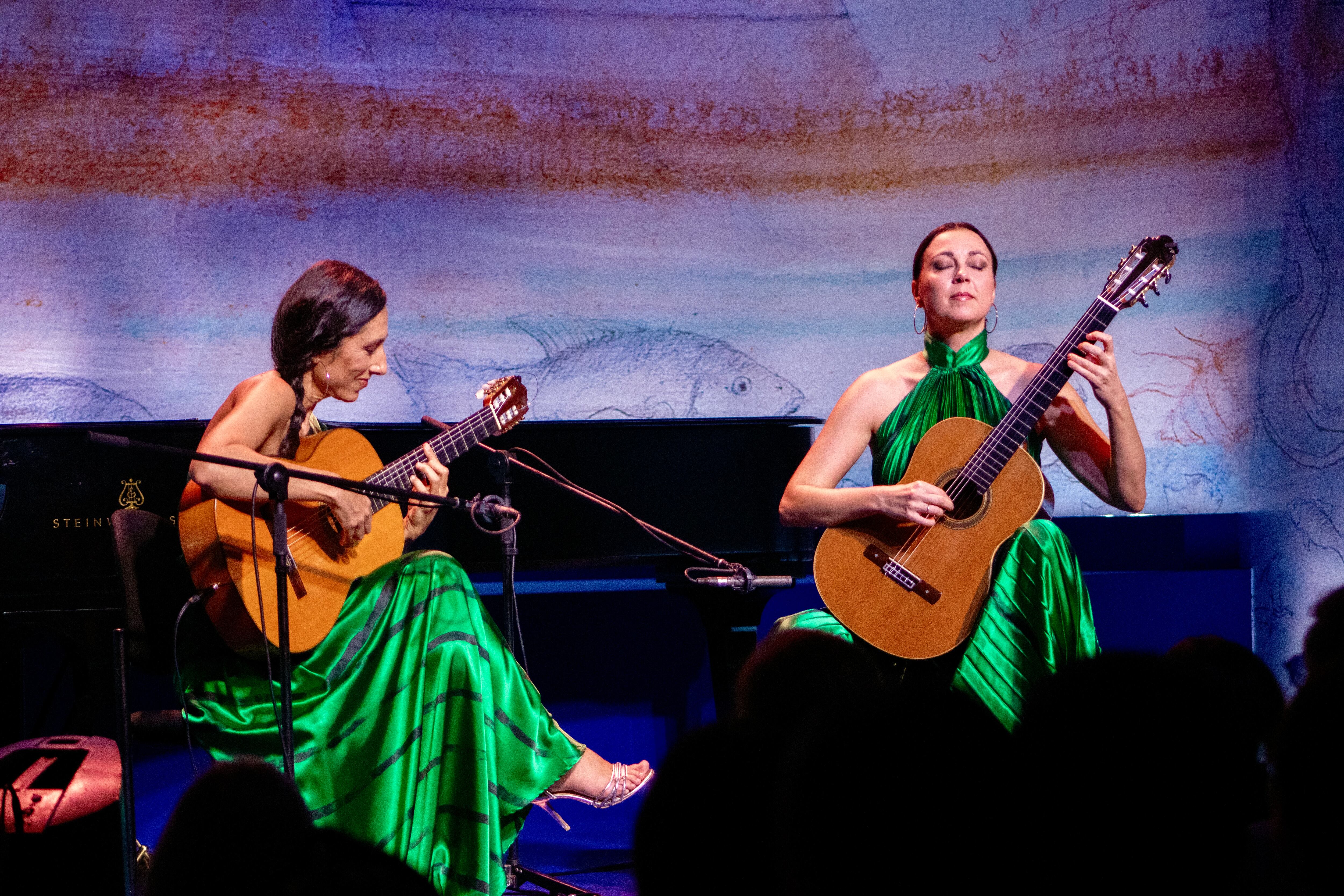 DÚO DEL MAR; la unión musical entre dos figuras femeninas del panorama musical actual: la guitarrista clásica Ekaterina Záytseva y Marta Robles una de las pocas mujeres solistas en el mundo de la guitarra flamenca tuvieron su presentación el 6 de enero