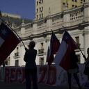 Santiago vive nueva jornada de protestas. Manifestantes se dirigen a la Casa de la Moneda.