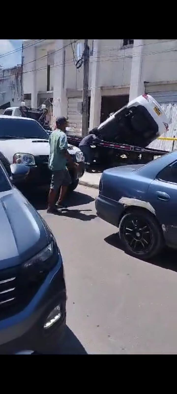 Carro volcado en Centro de Cartagena
