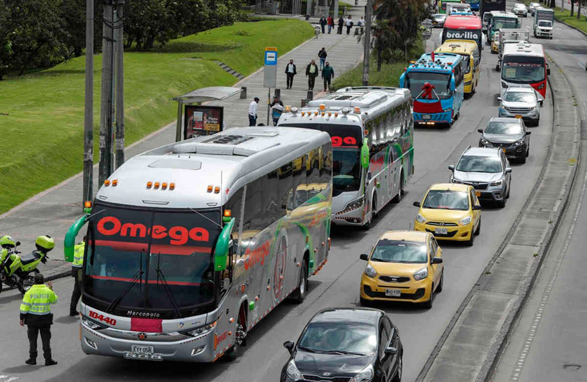 536 empresas de transporte intermunicipal convocaron este miércoles, 27 de mayo, a la Gran Movilización Nacional Vehicular. La protesta se sintió en la capital del país, pero también se unieron más de 15 ciudades. Foto: Guillermo Torres / SEMANA 