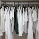 ¿Cómo eliminar las manchas amarillas de la ropa blanca?