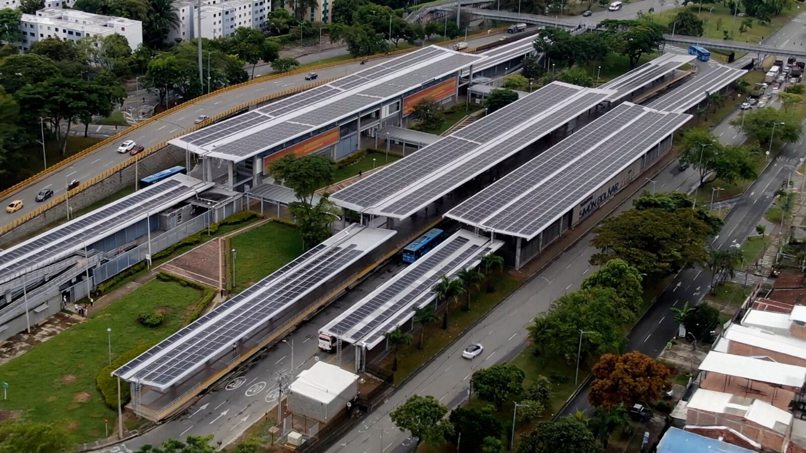 Planta solar de Emcali en Terminal del MIO