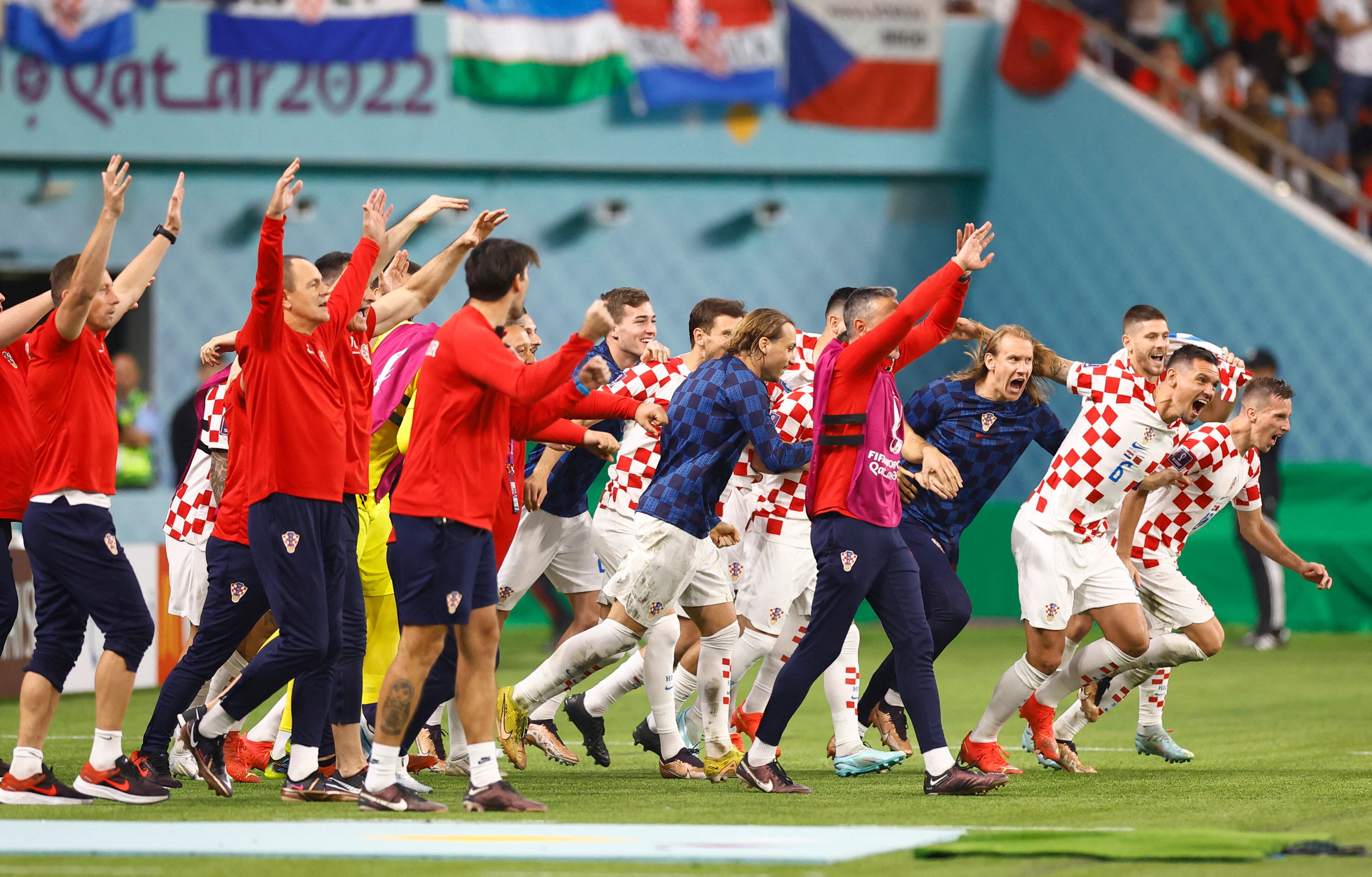 Soccer Football - FIFA World Cup Qatar 2022 - Third-Place Playoff - Croatia v Morocco - Khalifa International Stadium, Doha, Qatar - December 17, 2022 Croatia players celebrate after the match as they finish in third place REUTERS/Peter Cziborra
