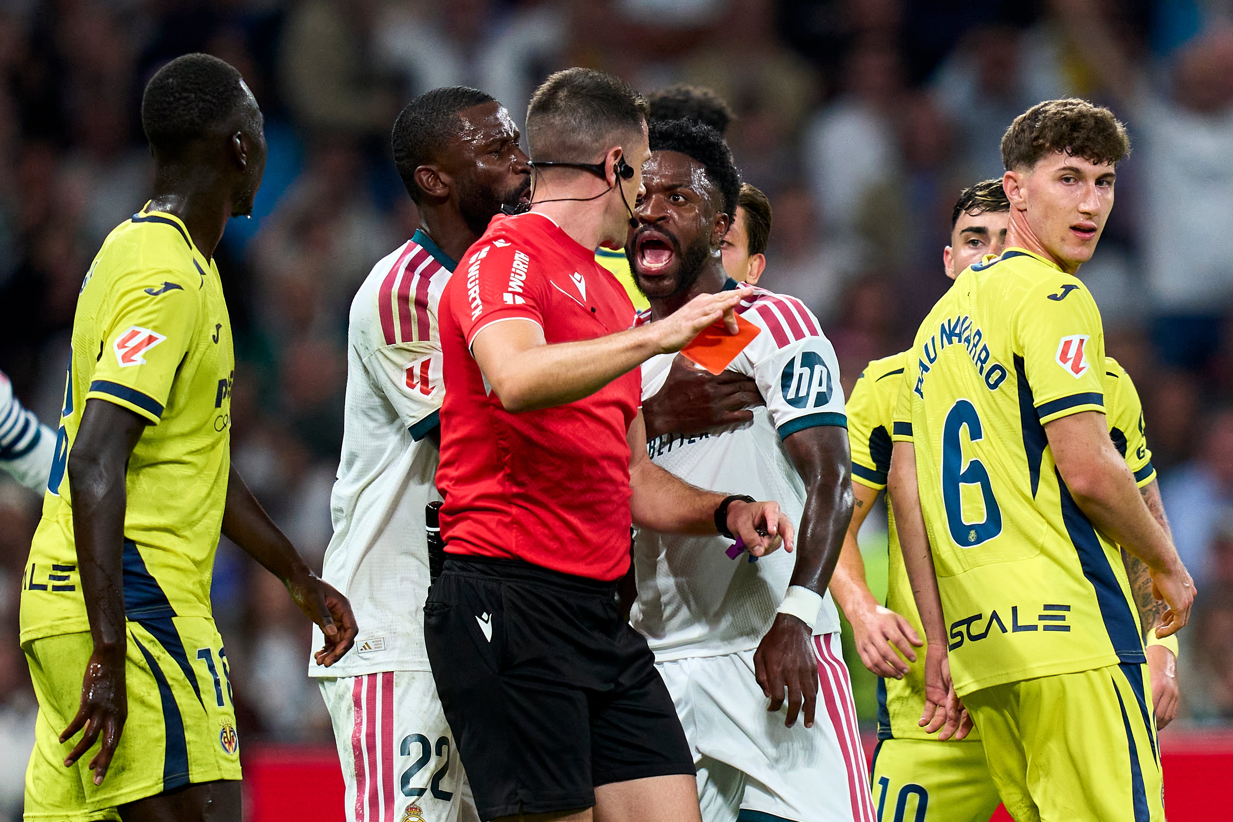 MADRID, SPAIN - OCTOBER 10: Vinicius Junior of Real Madrid CF argue with referee Isidro Diaz Mero Escuderos red card during the LaLiga EA Sports 2026/27 match between Real Madrid and Villarreal CF at Estadio Santiago Bernabeu on October 10, 2026 in Madrid, Spain. (Photo by Diego Souto/Getty Images)