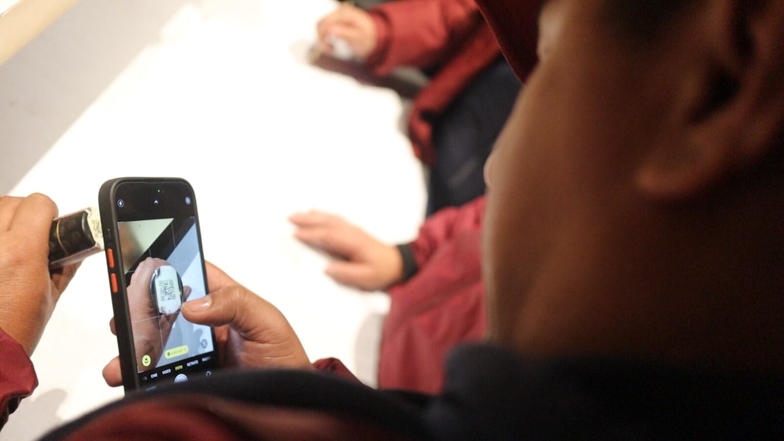 Sellan dos establecimientos que se hacían pasar por sindicatos para vender licor adulterado y ofrecer servicios sexuales en Bogotá