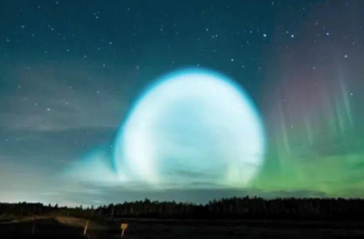 Un fenómeno similar se registró en Siberia en 2017, cuando un misil dejó un rastro brillante.