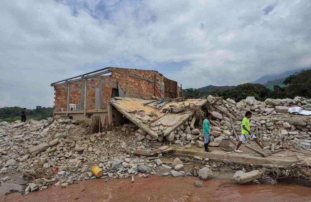 Una roca con la fecha trágica del 31 de marzo de 2017, permanece en el lugar de la tragedia, el miércoles 5 de abril de 2017 en Mocoa, Putumayo, luego que una avalancha provocada por el desbordamiento de los ríos Mocoa, Mulato y Sangoyaco arrasó con todo lo que encontró a su paso. Hasta el momento la cifra de muertos se eleva a  301víctimas mortales y un indeterminado numero de desaparecidos. Foto: Carlos Julio Martínez / Enviado Especial de Semana