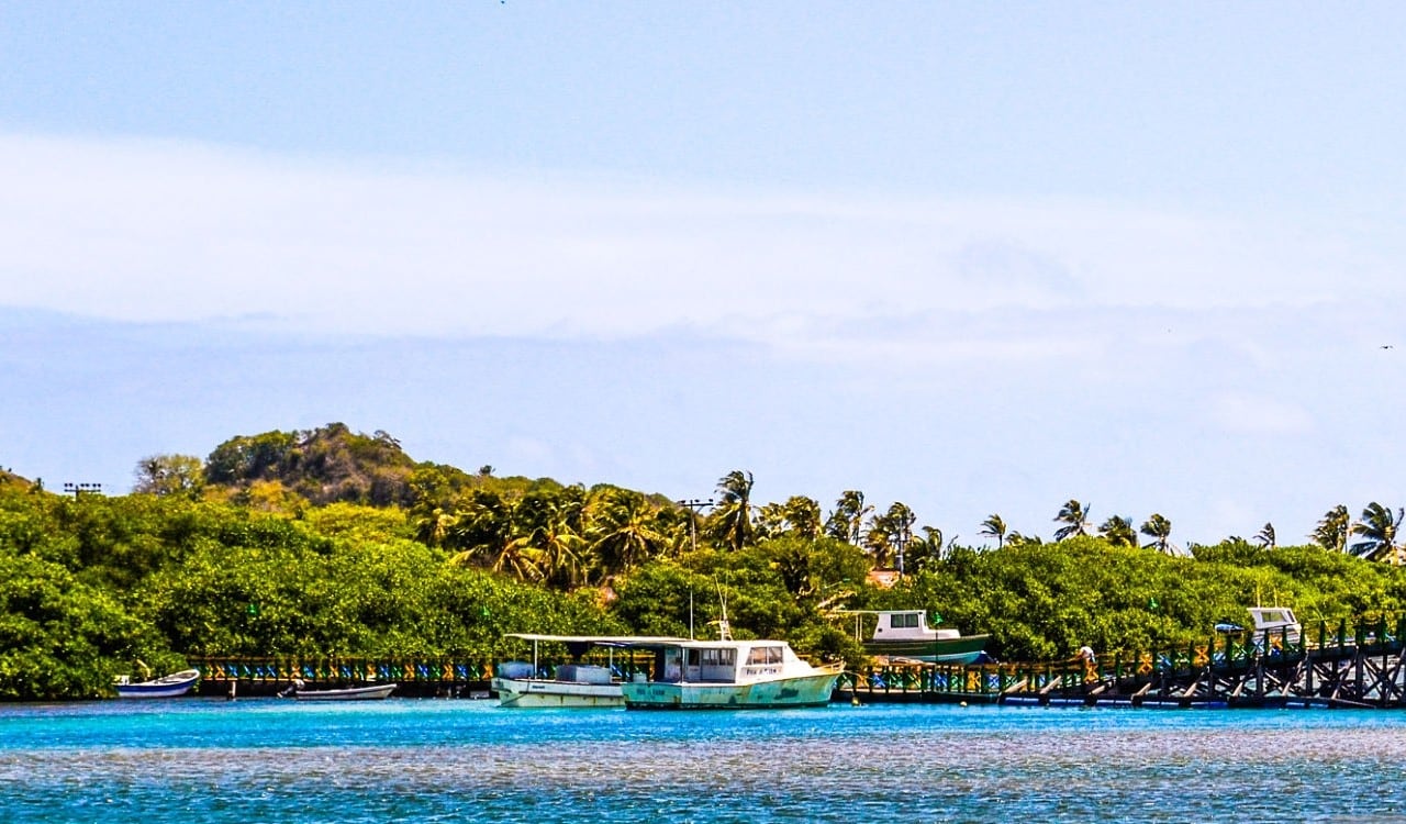 La isla ha permanecido cerrada a los turistas por cuenta de la destrucción que causó el huracán Iota en 2020